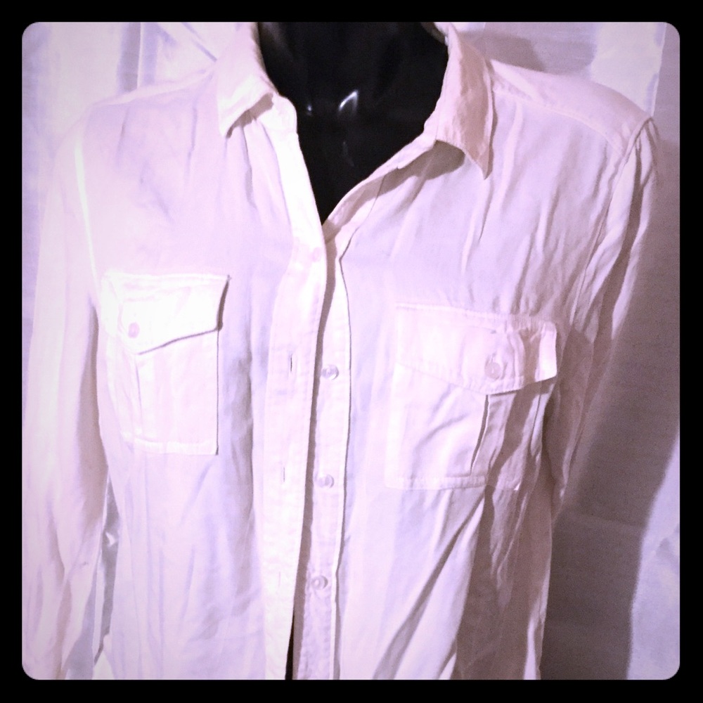 White Peter Pan collar button down blouses.